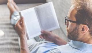 علاج ثوري قد يقلل بشكل واضح من اعتماد كبار السن على نظارات القراءة.