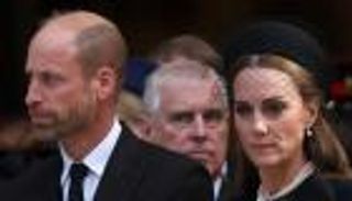 بعقد من لؤلؤ الملكة إليزابيث.. كيت ميدلتون تودّع دوقة كِنت