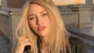 اختراق حساب البلوغر المصرية مودة الأدهم ونشر صور مخلة