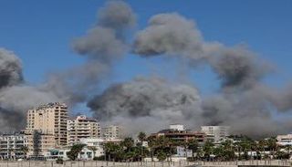 تصاعد الأدخنة جراء غارات إسرائيلية على لبنان