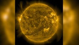 الشمس تستيقظ ببطء من سباتها الطويل