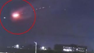 صاروخ يسقط جسما غامضا في سماء الصين