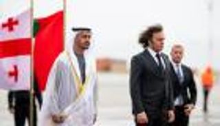 محمد بن زايد يلتقي الرئيس الفخري للحزب الحاكم في ختام زيارة جورجيا
