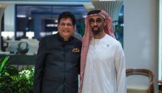 طحنون بن زايد مع وزير التجارة الهندي