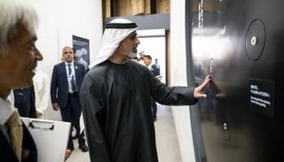 زيارة الشيخ خالد بن محمد بن زايد آل نهيان لجناح اليابان في إكسبو