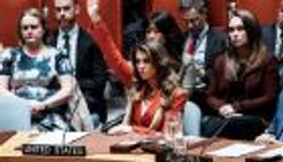 محتجون يلاحقون مندوبة واشنطن بسبب «فيتو غزة» (فيديو)