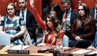 أورتاغوس ترفع يدها في إشارة لاستخدام الفيتو خلال الجلسة