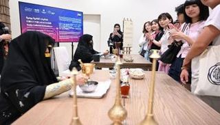 صناعة العود والبخور والعطور الإماراتية الأصيلة