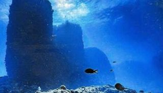 ميناء بطلمي غارق بالإسكندرية