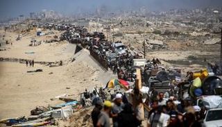 نازحون فلسطينيون من مدينة غزة إلى رفح 