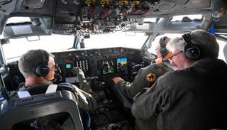 طيارون في رحلة تابعة للناتو فوق مجال بولندا الجوي 