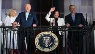 بايدن وزوجته وكامالا وزوجها