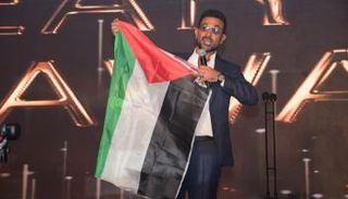 أحمد سعد يرفع علم فلسطين في "دير جيست"