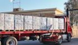 الإمارات تواصل دعمها الإنساني.. 128 شاحنة مساعدات دخلت غزة خلال أسبوعين عبر معبر رفح