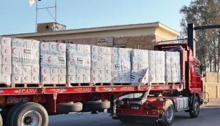 شاحنات مساعدات إماراتية إلى غزة