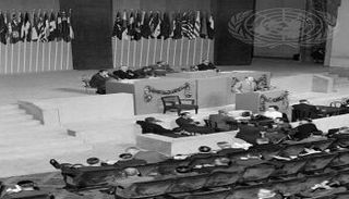 مؤتمر سان فرانسيسكو حيث اجتمعت ممثلو 50 دولة لوضع ميثاق الأمم المتحدة.