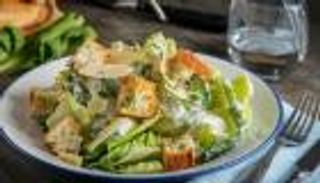 طبق السلطة في خطر.. اكتشاف جزيئات بلاستيكية داخل الخضراوات