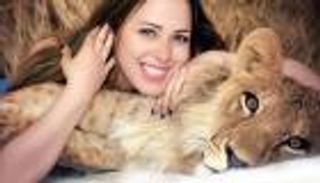 قبل ساعات من  استئناف حكم حبسها.. سبب سفر أنوسة كوتة خارج مصر