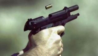 شخص يطلق النار ـ تعبيرية