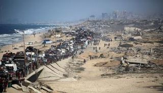 رحلة نزوح صعبة في غزة