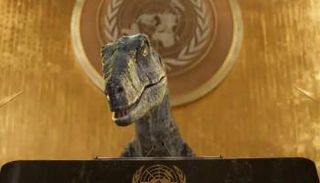 الديناصور فرانكي متحدثا أمام الجمعية العامة