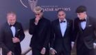 «نيولوك» لامين وغياب نجمين.. من مثَّل برشلونة في حفل الكرة الذهبية 2025؟