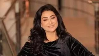 الفنانة وفاء عامر
