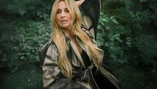 النجمة الكندية البلجيكية لارا فابيان