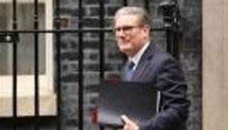 فضيحة تبرعات تلاحق ستارمر.. تحقيق برلماني واتهامات بالتستر  