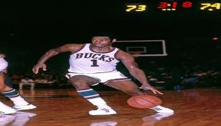 أوسكار روبرتسون - أسطورة كرة السلة الأمريكية