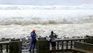 إعصار راجاسا يضرب تايوان