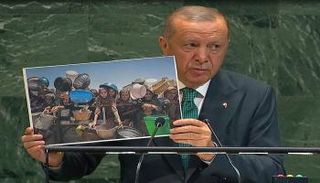 أردوغان يعرض في الأمم المتحدة صورا لمعاناة أهالي غزة