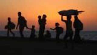 2000 دولار تقرر مصير عائلة.. ثمن النزوح المستحيل في غزة