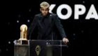 ساعة لامين يامال الفاخرة تخطف الأضواء في حفل «البالون دور».. كم سعرها؟