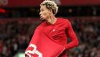 «غبي.. لم يسجل في نهائي الأبطال».. سلوت يفتح النار على منقذ ليفربول