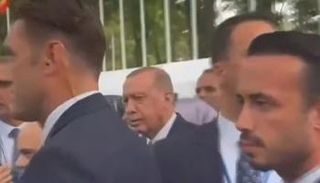 أردوغان وسط حراسه أمام مقر الأمم المتحدة