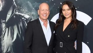 إيما هيمينغ تكشف تطورات وضع بروس ويليس