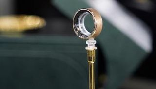 الخاتم المدعوم بالذكاء الاصطناعي يراقب المؤشرات الحيوية