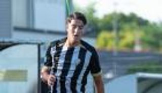 إلياس أونيسي.. جوهرة جديدة تفضل الجزائر على فرنسا