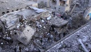 منزل قيادي حوثي دمرته غارة إسرائيلية