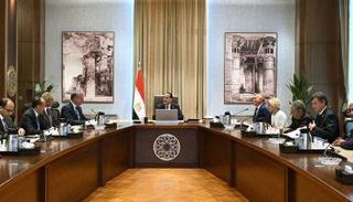 جانب من لقاء رئيس الوزراء المصري بمسؤولي شركة إيني