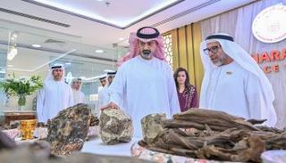 جانب من زيارة ولي عهد عجمان لمجموعة الحرمين في منطقة عجمان الصناعية