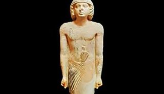 جانب من التمثال الفريد الذي تم اكتشافه في سقارة