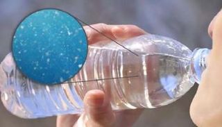 دراسة تؤكد أن جميع المشروبات تحتوي على جزيئات بلاستيكية 