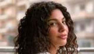 هل تعاني مرضا خطيرا؟ دنيا سامي تكشف تفاصيل أزمة رحمة أحمد الصحية