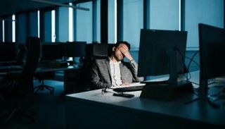 غياب الأمل وراء ظاهرة الإرهاق الوظيفي بين الشباب