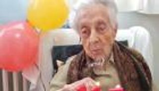 دراسة تكشف العوامل الصحية والجينية وراء بقاء أكبر معمّرة في العالم