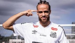 براهيمي لاعب سانتوس البرازيلي