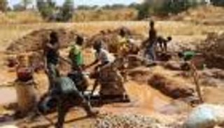 18 قتيلا وعشرات المفقودين بانهيار منجم في نيجيريا