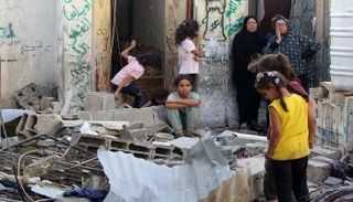 منزل قصفته إسرائيل في مخيم النصيرات للاجئين وسط غزة